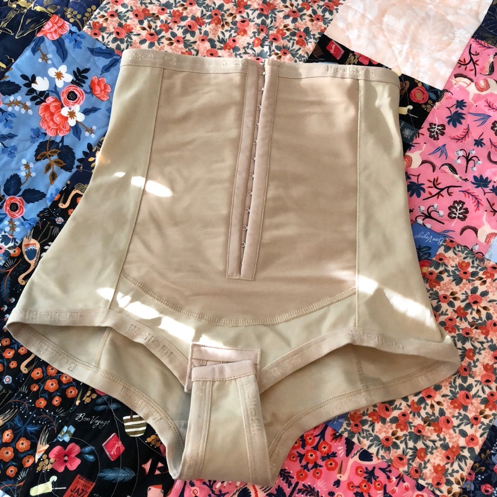 Bellefit post pardom corset